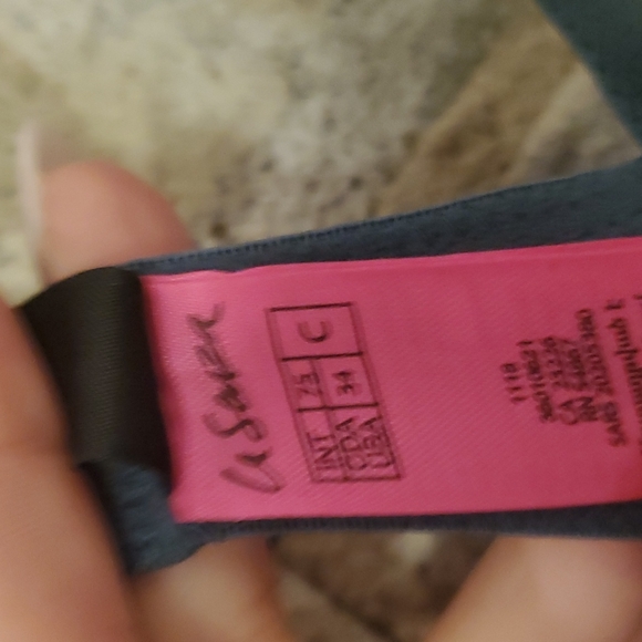 Two Women's La Senza, Obsession Plunge,  Push-up, Lace Bras. Size 34 C. - Picture 8 of 8